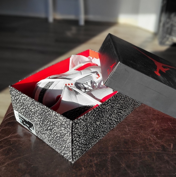 AIR JORDAN 3 RETRO (GS) - FIRE RED: 6.5 Y - Picture 7 of 11